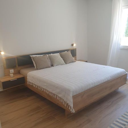 Pina Tourist Apartments Водице Экстерьер фото