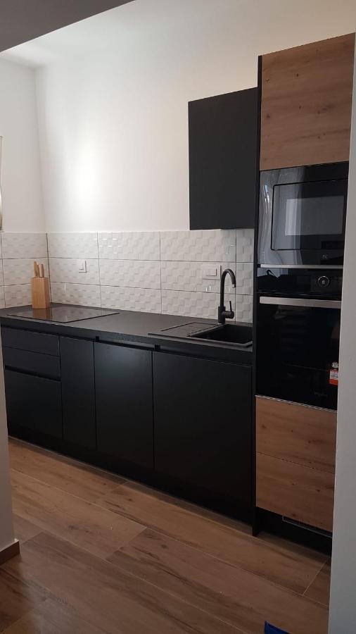 Pina Tourist Apartments Водице Экстерьер фото