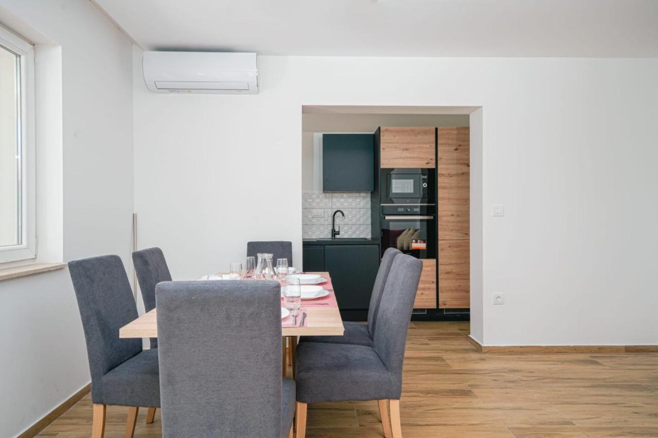 Pina Tourist Apartments Водице Экстерьер фото